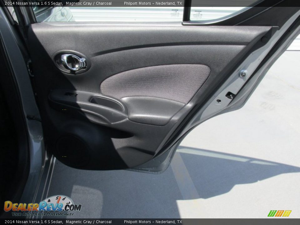 2014 Nissan Versa 1.6 S Sedan Magnetic Gray / Charcoal Photo #26