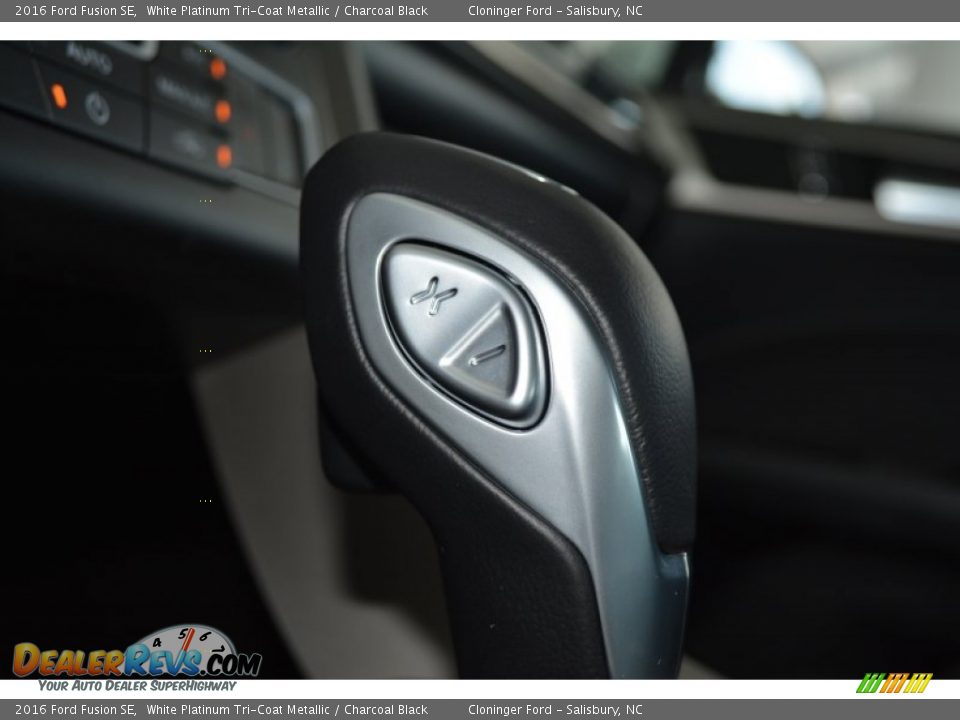 2016 Ford Fusion SE White Platinum Tri-Coat Metallic / Charcoal Black Photo #19