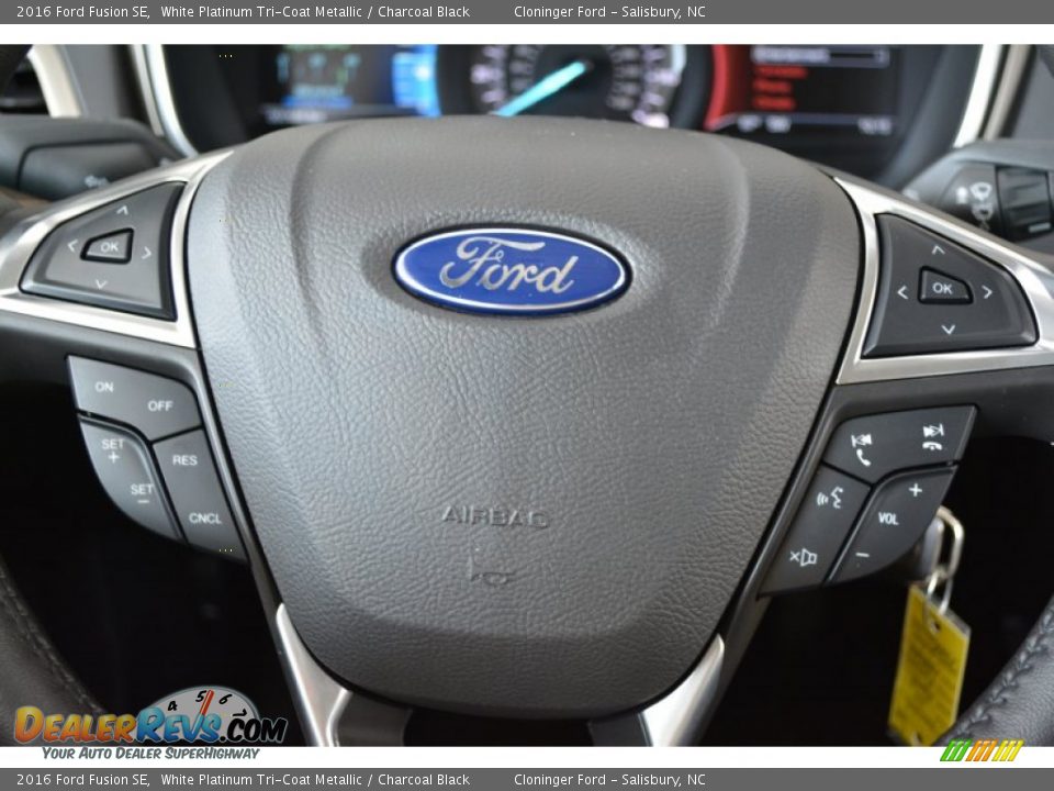 2016 Ford Fusion SE White Platinum Tri-Coat Metallic / Charcoal Black Photo #22