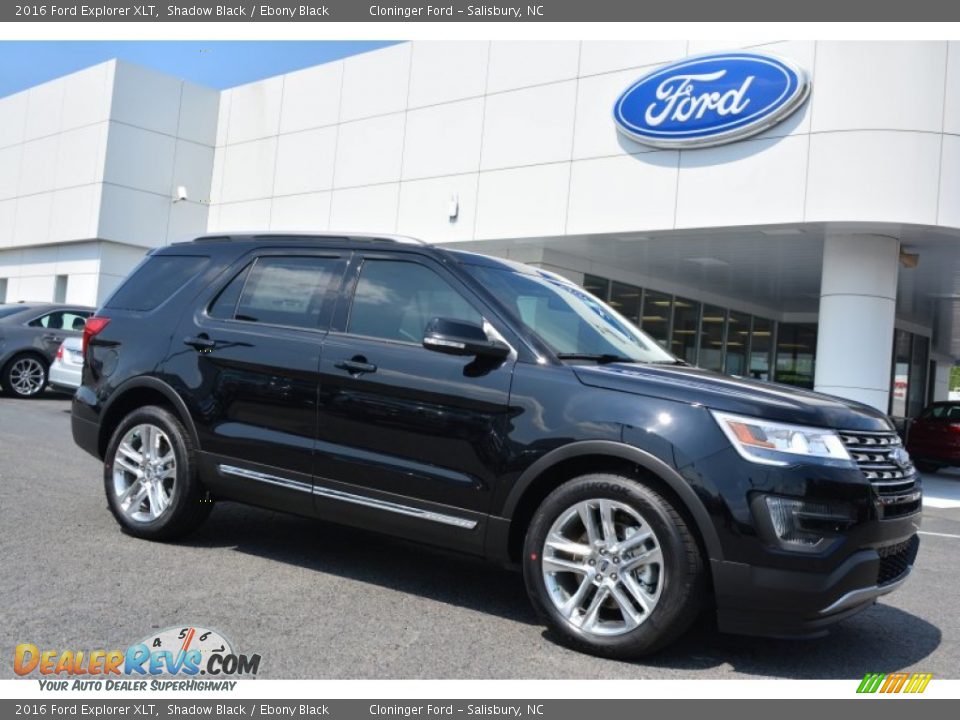 Front 3/4 View of 2016 Ford Explorer XLT Photo #1