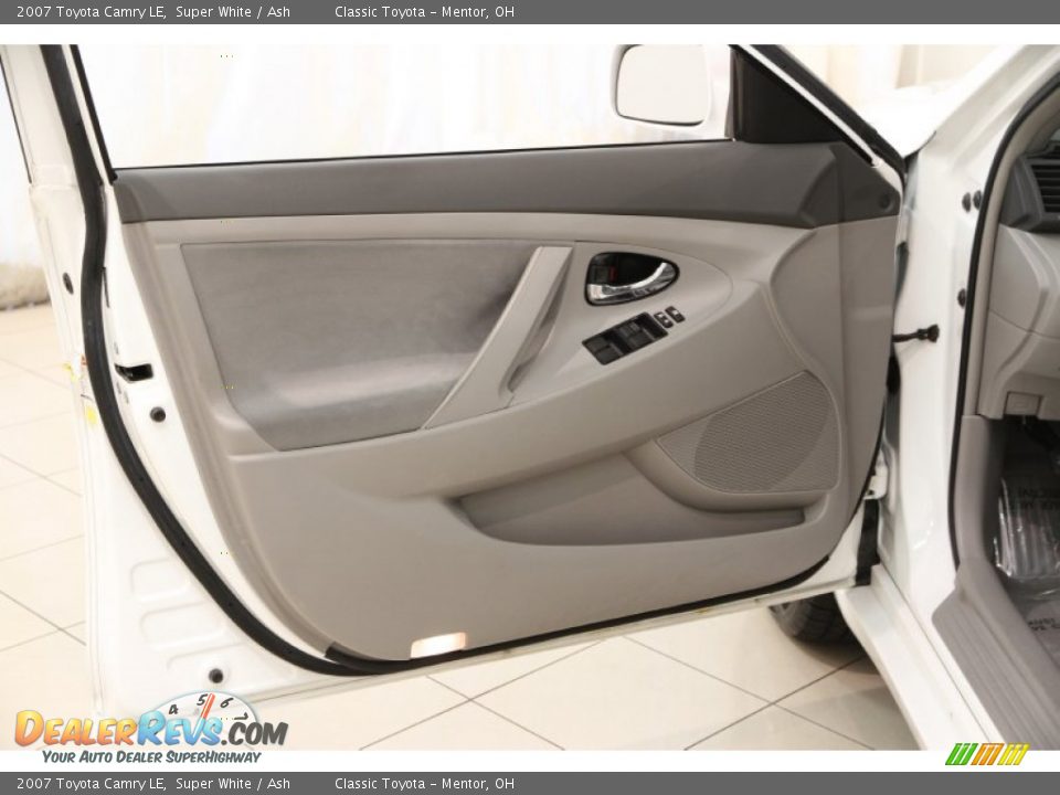 2007 Toyota Camry LE Super White / Ash Photo #4