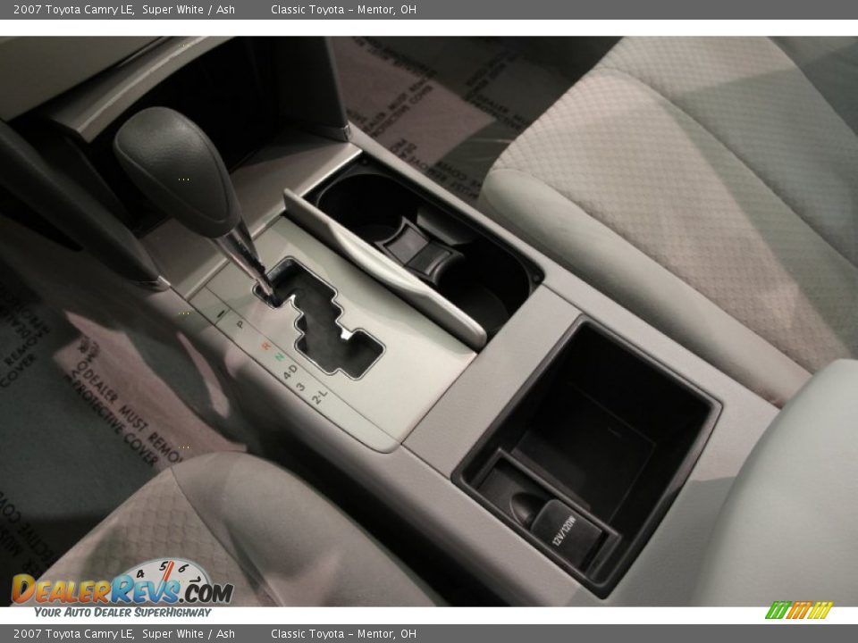 2007 Toyota Camry LE Super White / Ash Photo #10