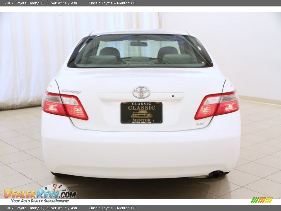 2007 Toyota Camry LE Super White / Ash Photo #14