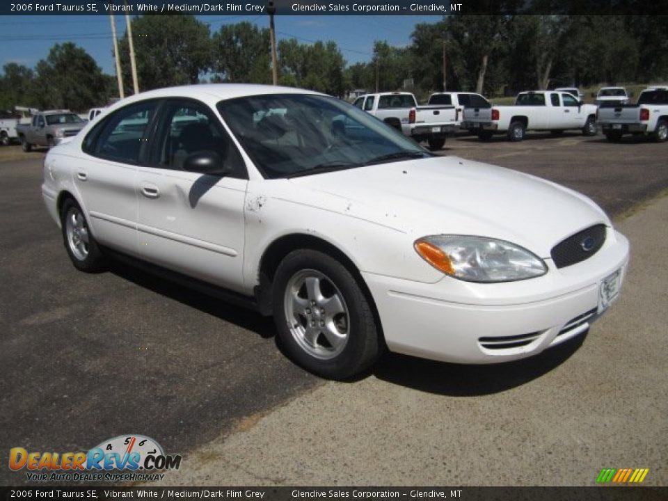2006 Ford Taurus SE Vibrant White / Medium/Dark Flint Grey Photo #2