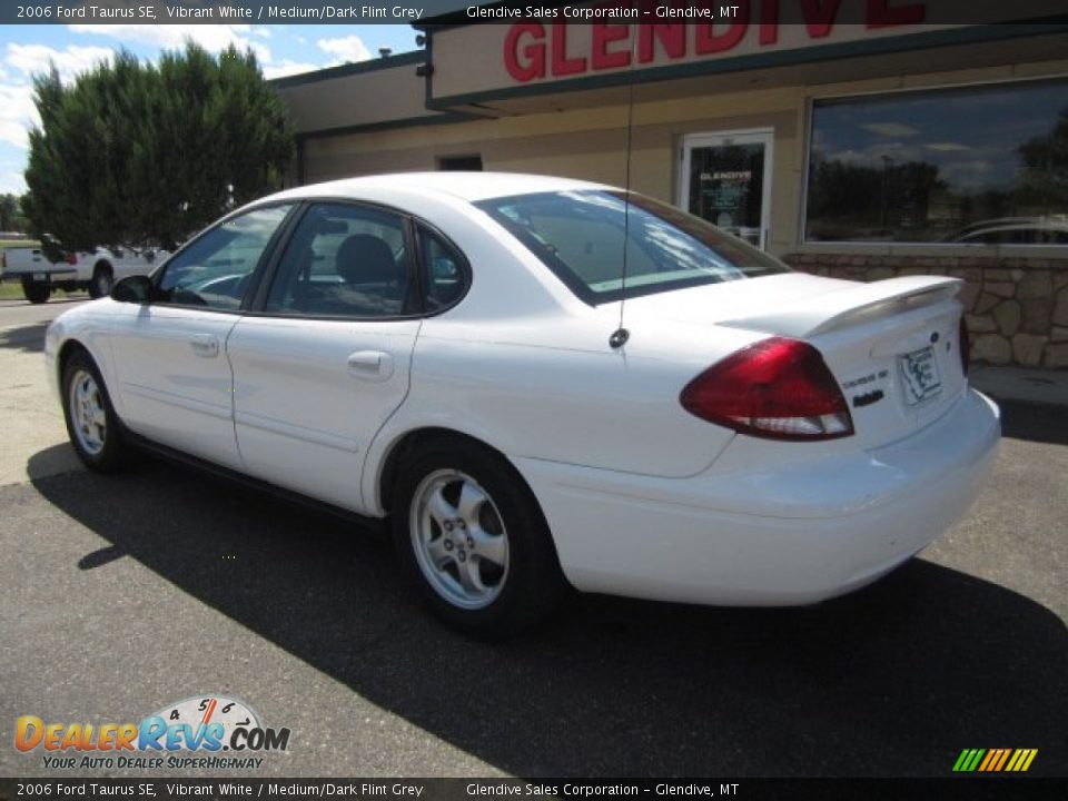 2006 Ford Taurus SE Vibrant White / Medium/Dark Flint Grey Photo #4