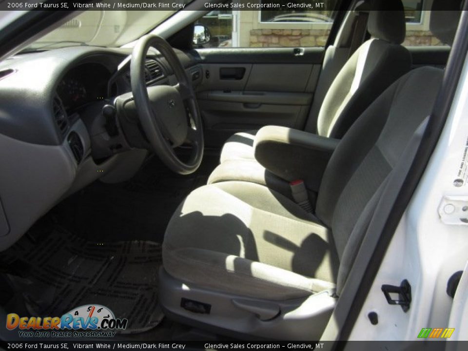 2006 Ford Taurus SE Vibrant White / Medium/Dark Flint Grey Photo #7