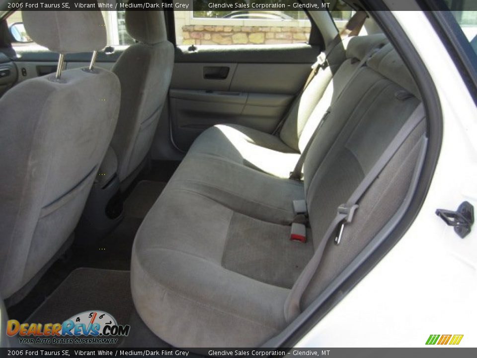2006 Ford Taurus SE Vibrant White / Medium/Dark Flint Grey Photo #8