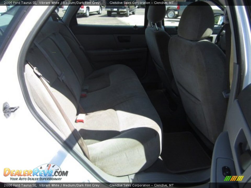 2006 Ford Taurus SE Vibrant White / Medium/Dark Flint Grey Photo #14