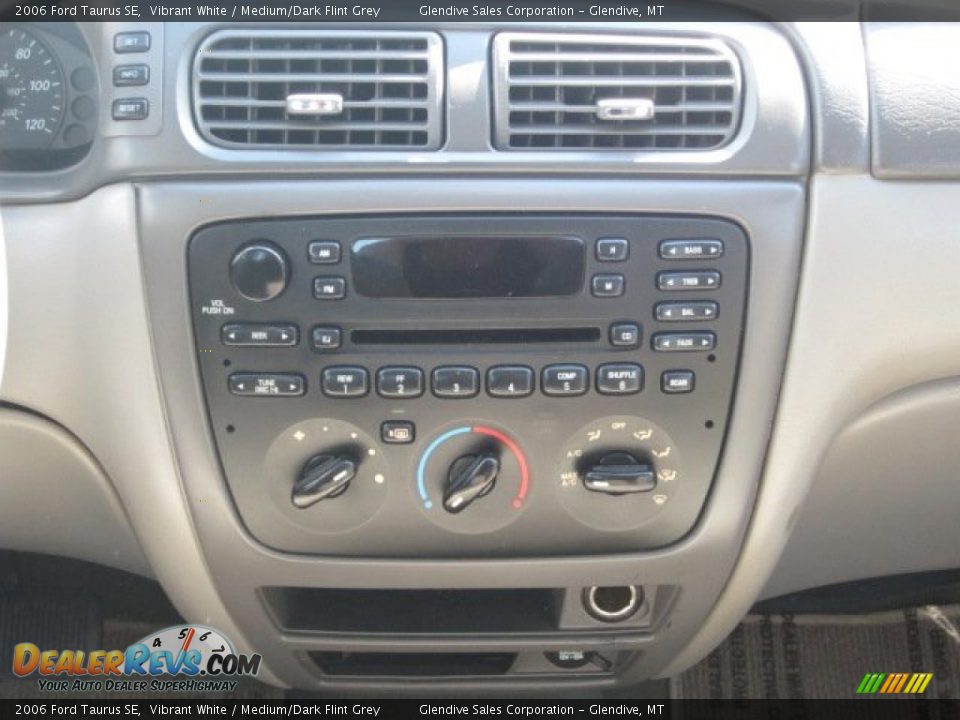 2006 Ford Taurus SE Vibrant White / Medium/Dark Flint Grey Photo #17