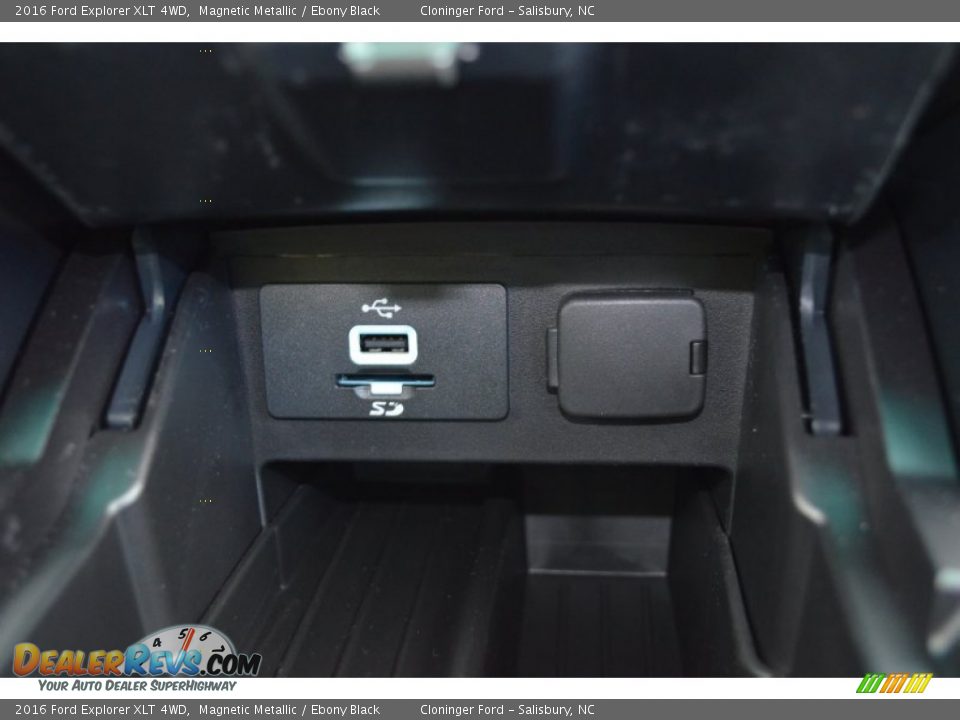 2016 Ford Explorer XLT 4WD Magnetic Metallic / Ebony Black Photo #19