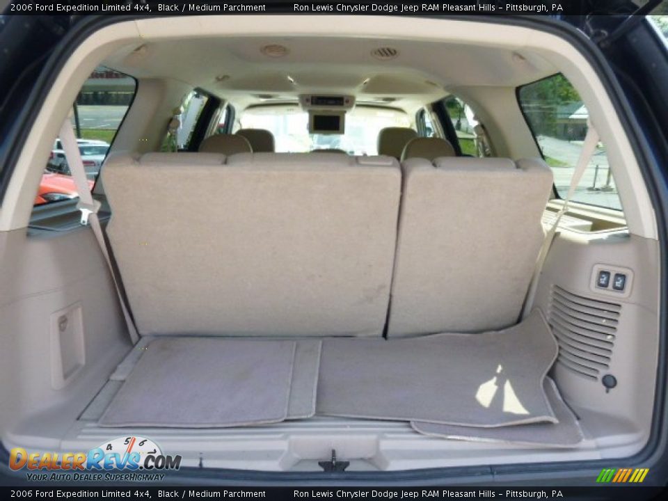 2006 Ford Expedition Limited 4x4 Black / Medium Parchment Photo #5