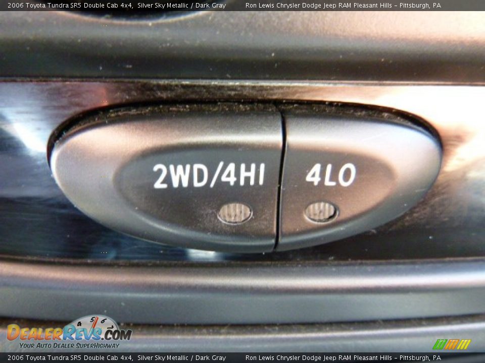 2006 Toyota Tundra SR5 Double Cab 4x4 Silver Sky Metallic / Dark Gray Photo #17