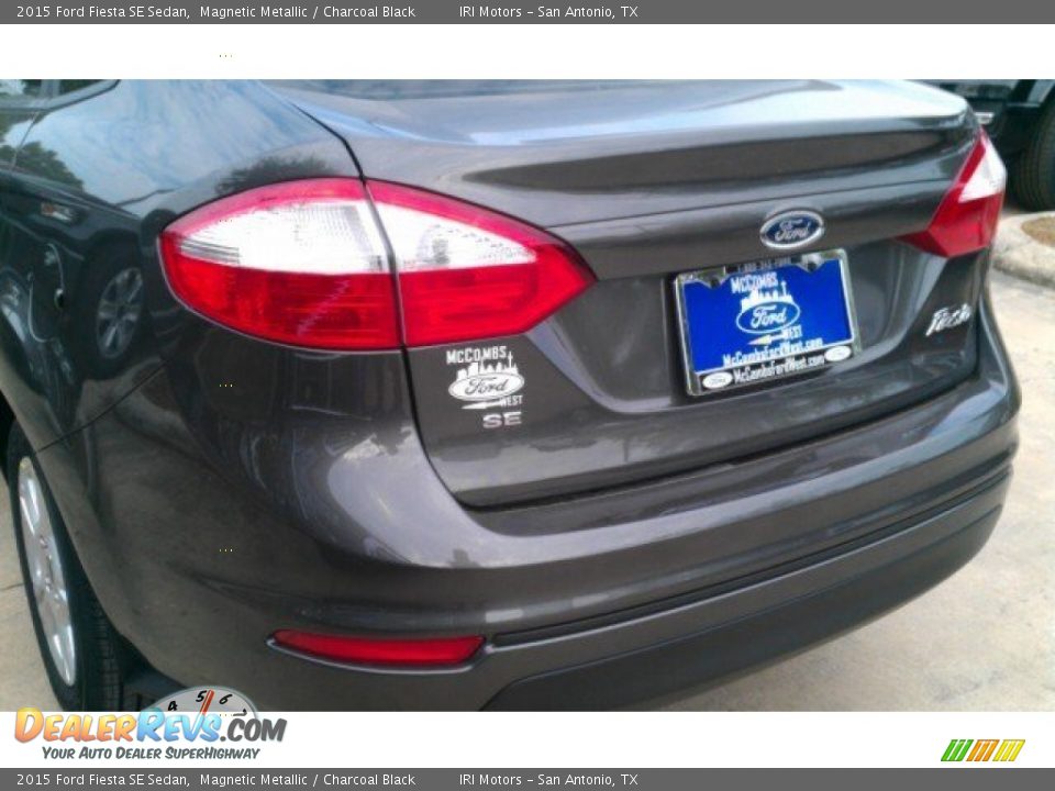 2015 Ford Fiesta SE Sedan Magnetic Metallic / Charcoal Black Photo #9