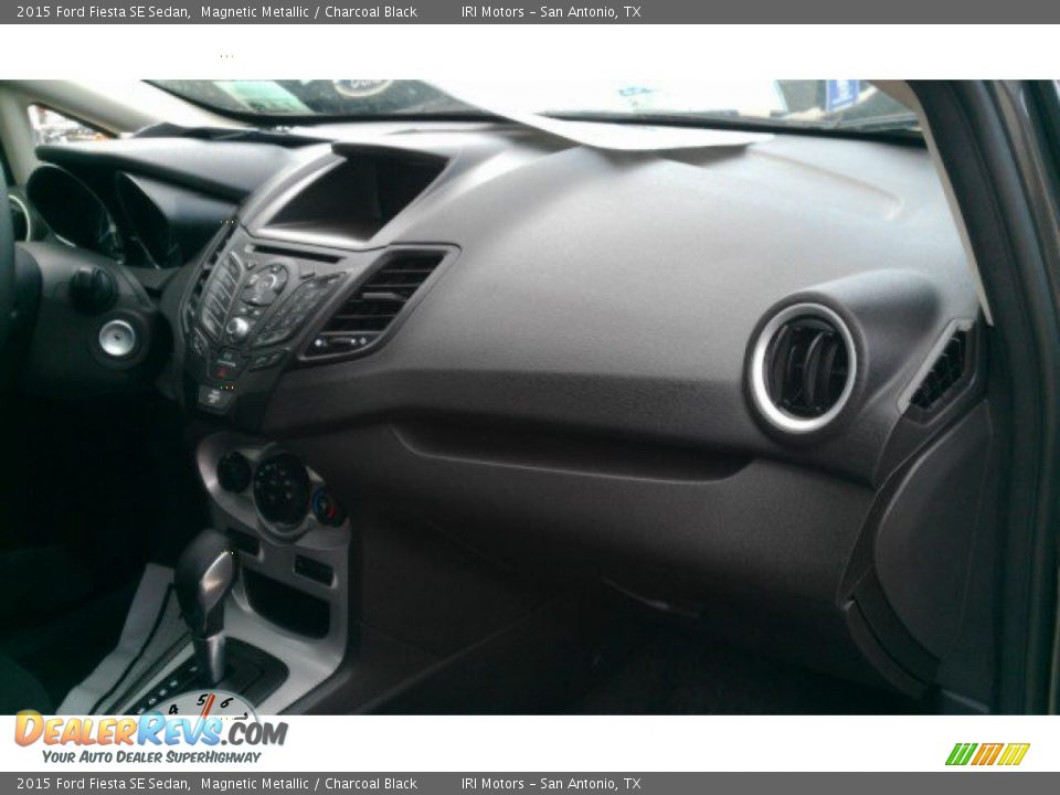 2015 Ford Fiesta SE Sedan Magnetic Metallic / Charcoal Black Photo #25