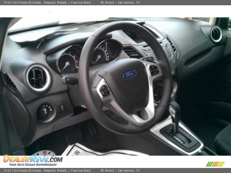 2015 Ford Fiesta SE Sedan Magnetic Metallic / Charcoal Black Photo #28