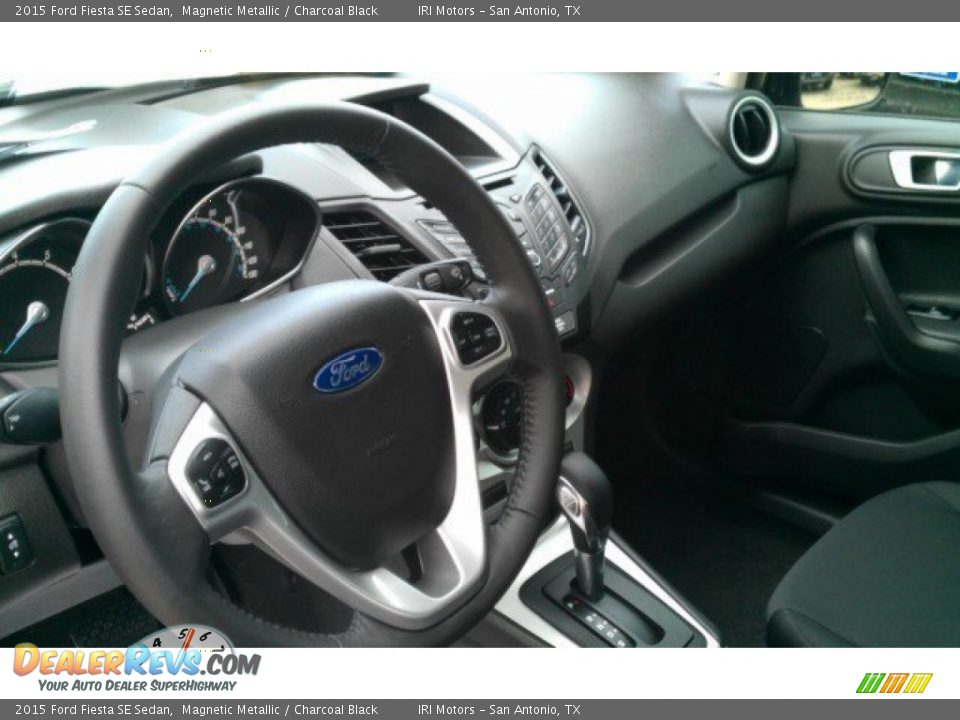 2015 Ford Fiesta SE Sedan Magnetic Metallic / Charcoal Black Photo #31