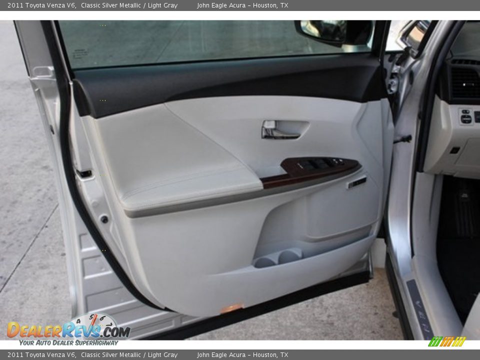 2011 Toyota Venza V6 Classic Silver Metallic / Light Gray Photo #14