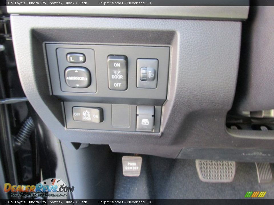 Controls of 2015 Toyota Tundra SR5 CrewMax Photo #30