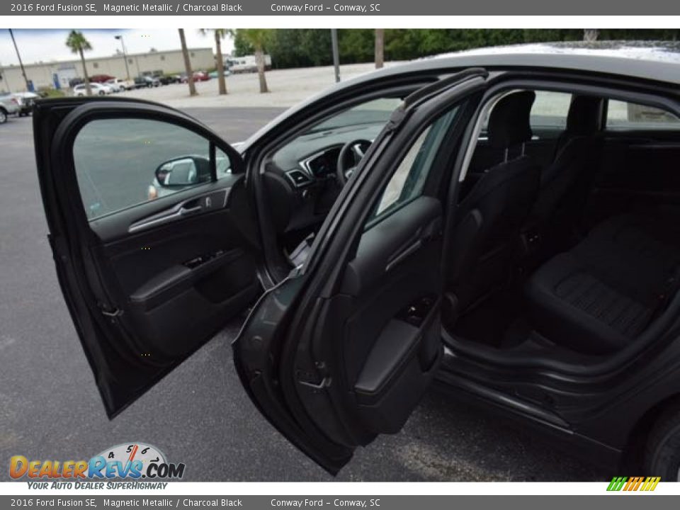 2016 Ford Fusion SE Magnetic Metallic / Charcoal Black Photo #11