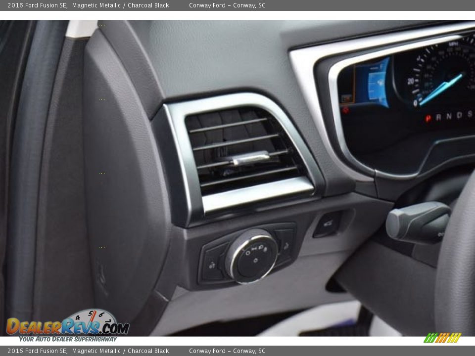 2016 Ford Fusion SE Magnetic Metallic / Charcoal Black Photo #19