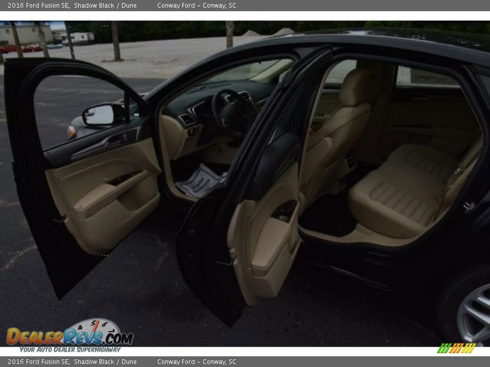 2016 Ford Fusion SE Shadow Black / Dune Photo #10