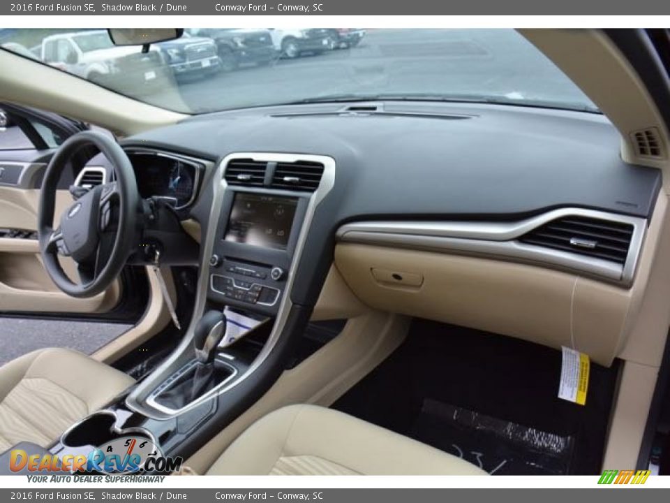 2016 Ford Fusion SE Shadow Black / Dune Photo #15