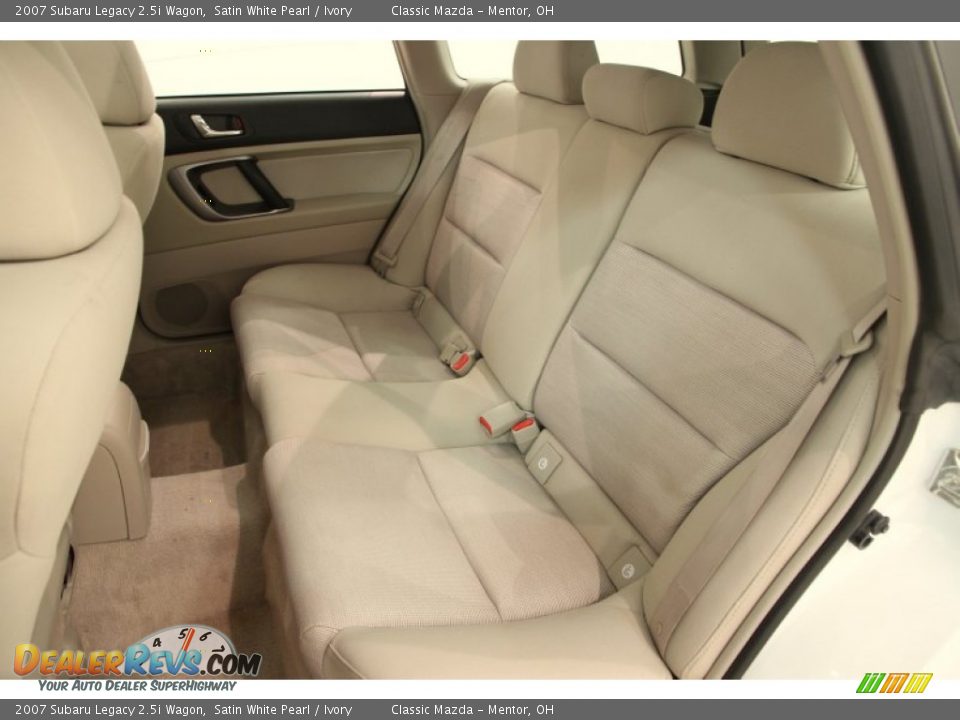 2007 Subaru Legacy 2.5i Wagon Satin White Pearl / Ivory Photo #12