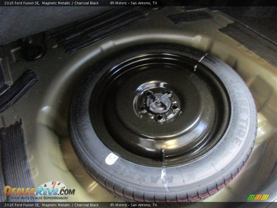 2016 Ford Fusion SE Magnetic Metallic / Charcoal Black Photo #11