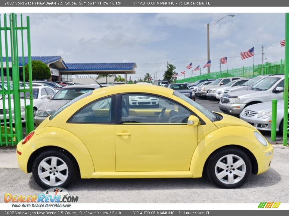 2007 Volkswagen New Beetle 2.5 Coupe Sunflower Yellow / Black Photo #34