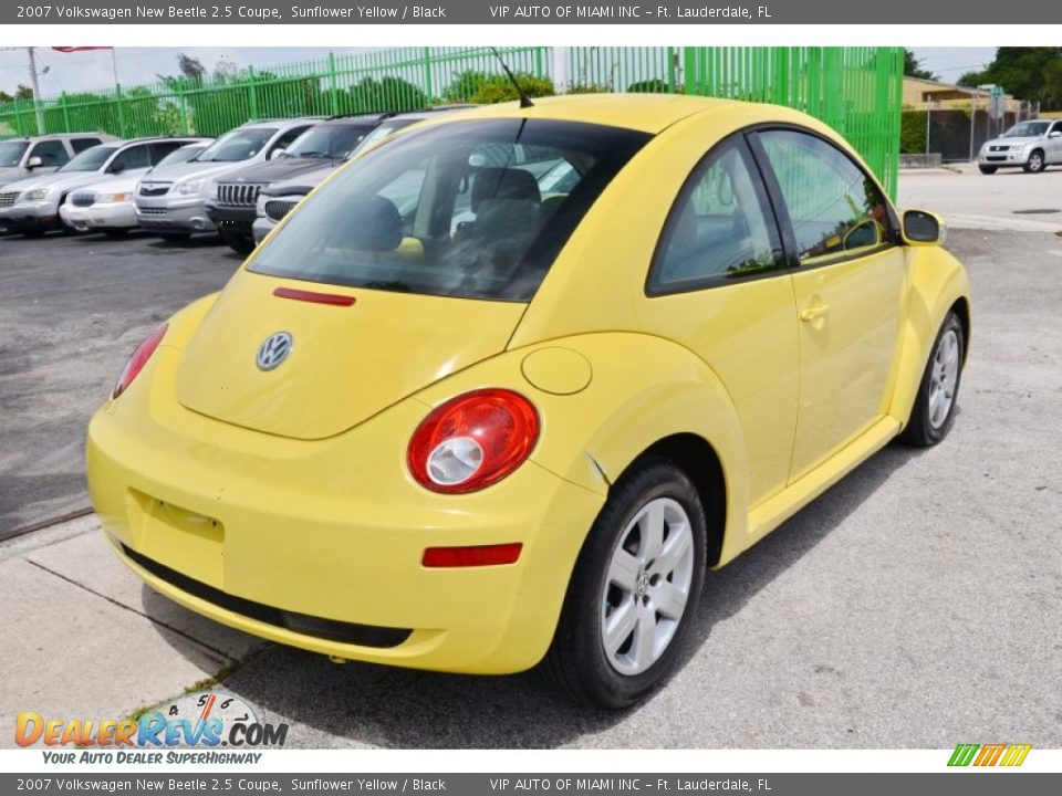 2007 Volkswagen New Beetle 2.5 Coupe Sunflower Yellow / Black Photo #36
