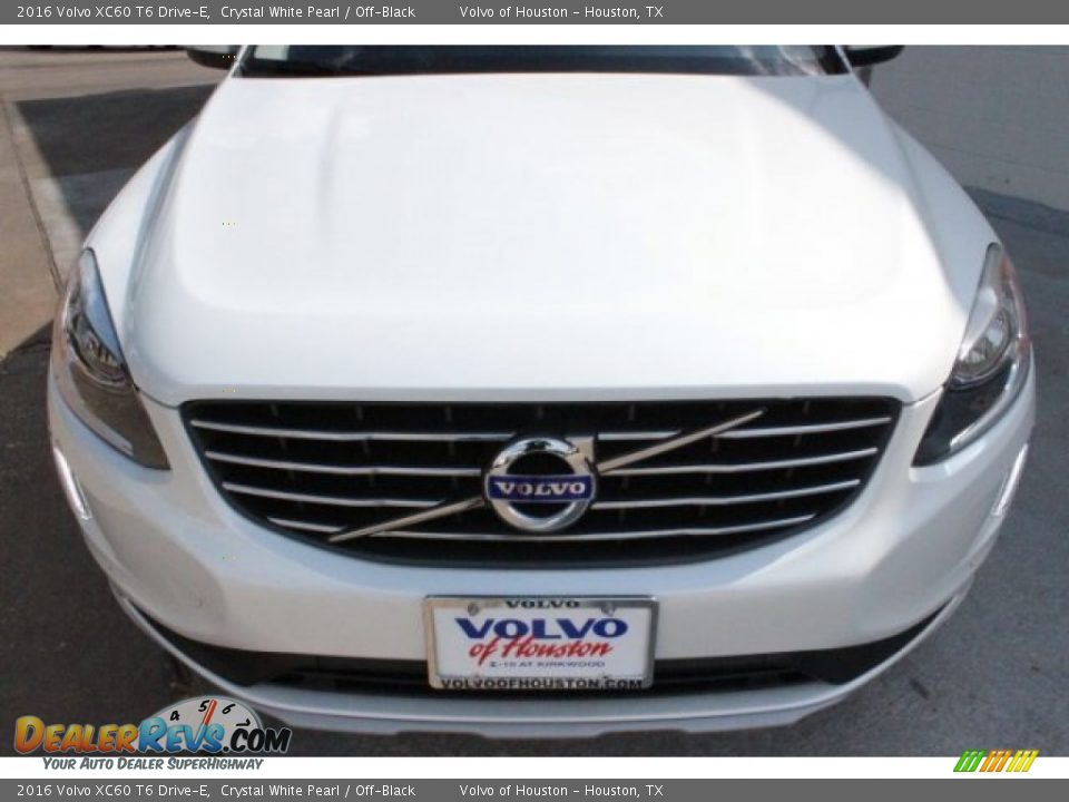 2016 Volvo XC60 T6 Drive-E Crystal White Pearl / Off-Black Photo #2