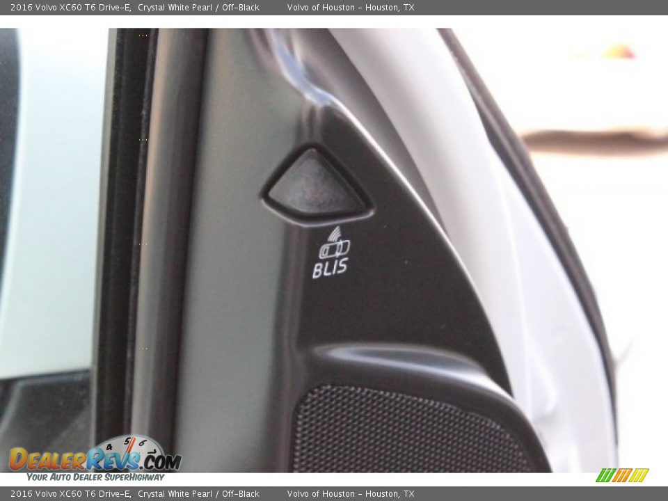 2016 Volvo XC60 T6 Drive-E Crystal White Pearl / Off-Black Photo #9