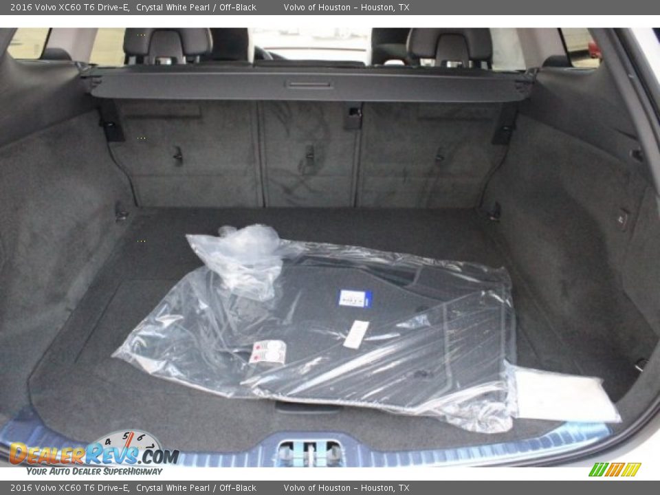 2016 Volvo XC60 T6 Drive-E Crystal White Pearl / Off-Black Photo #32