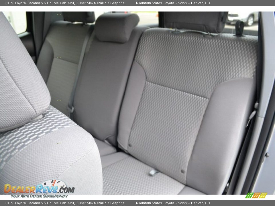 2015 Toyota Tacoma V6 Double Cab 4x4 Silver Sky Metallic / Graphite Photo #7