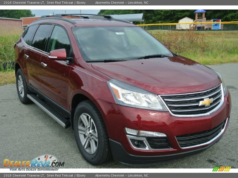 Front 3/4 View of 2016 Chevrolet Traverse LT Photo #1