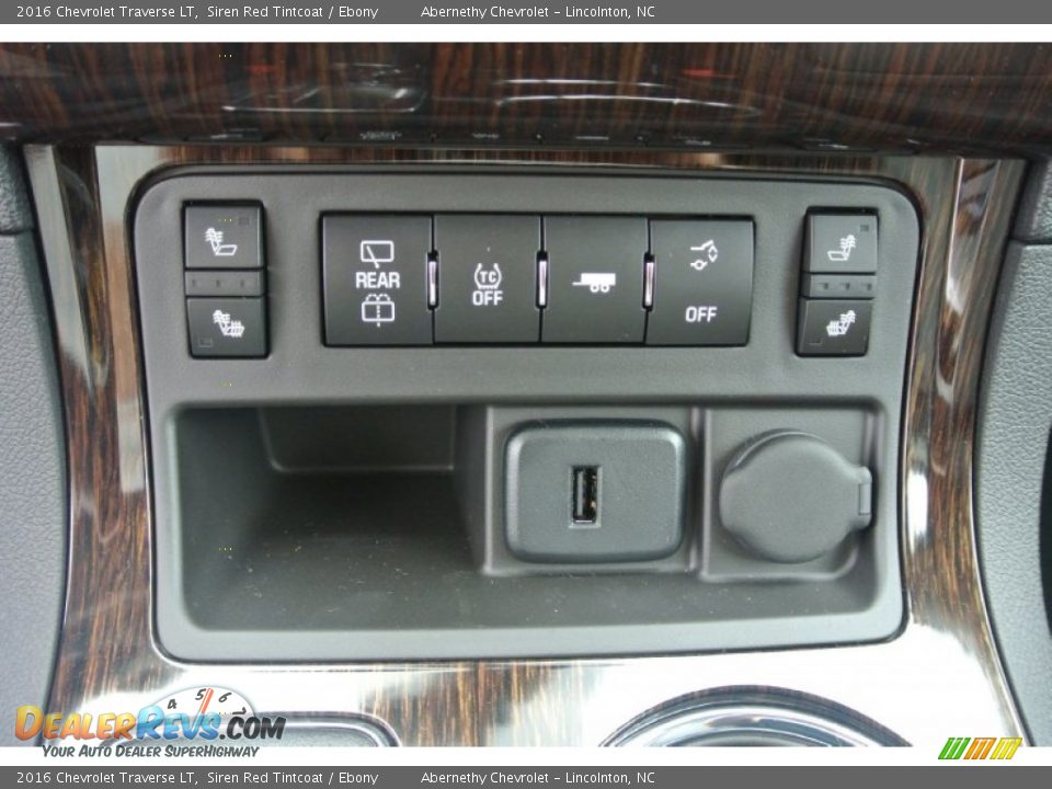 Controls of 2016 Chevrolet Traverse LT Photo #10