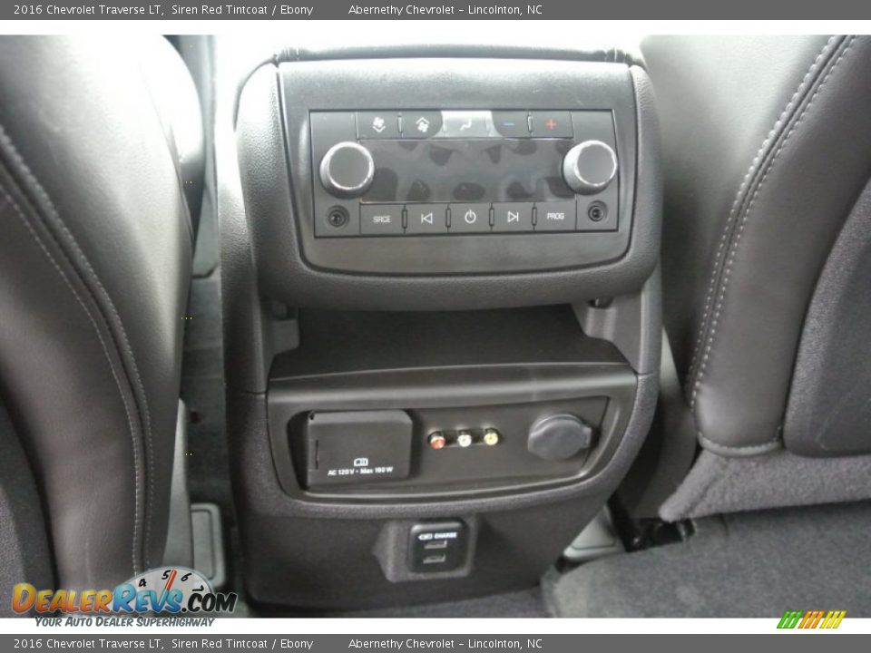Controls of 2016 Chevrolet Traverse LT Photo #18