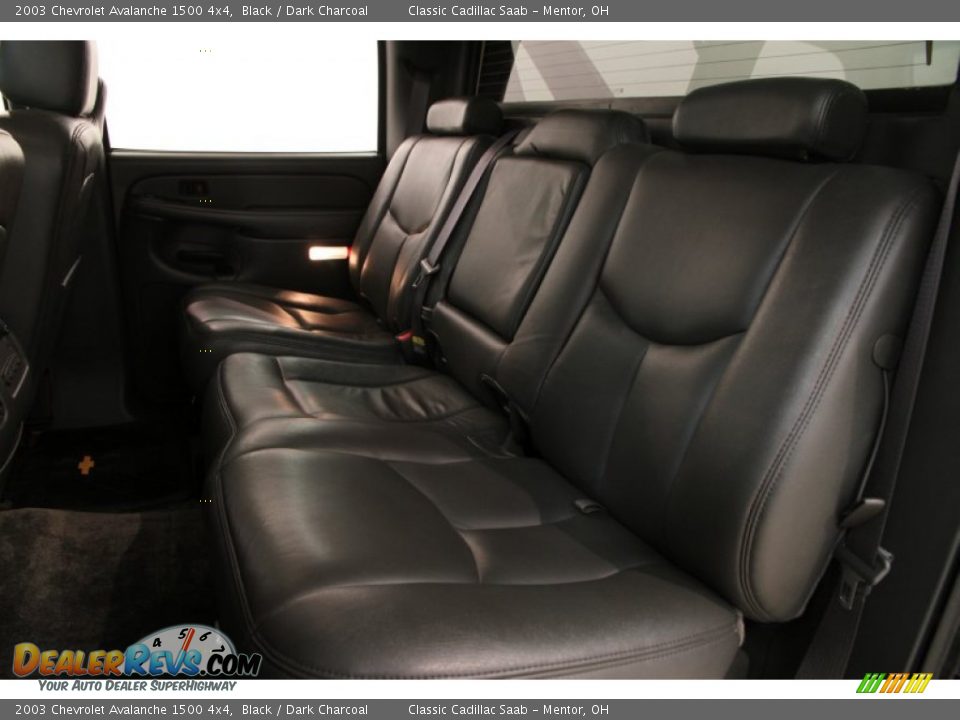 2003 Chevrolet Avalanche 1500 4x4 Black / Dark Charcoal Photo #12