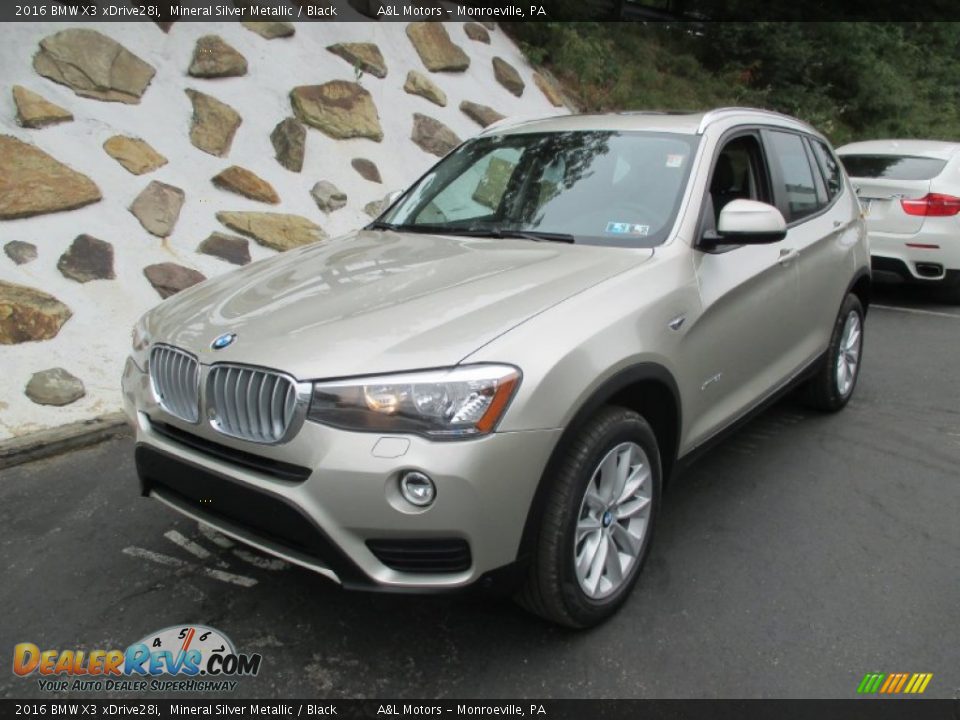 Front 3/4 View of 2016 BMW X3 xDrive28i Photo #9