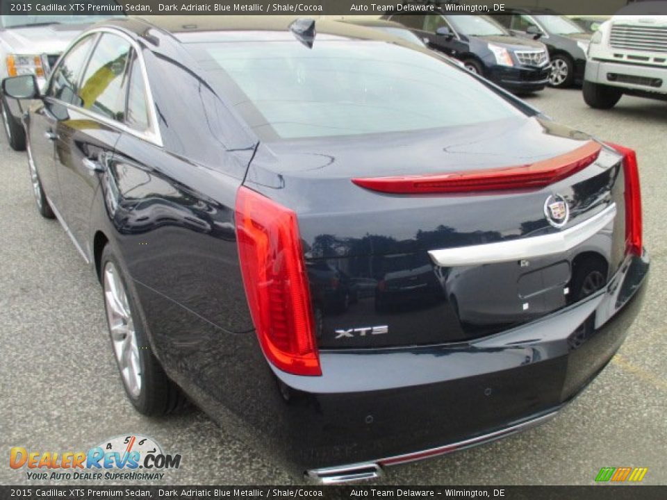 2015 Cadillac XTS Premium Sedan Dark Adriatic Blue Metallic / Shale/Cocoa Photo #2