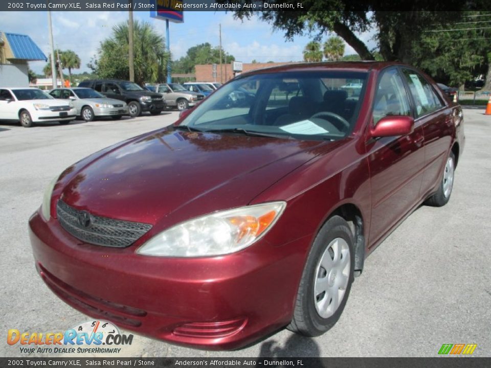Front 3/4 View of 2002 Toyota Camry XLE Photo #7