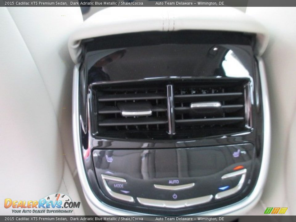 2015 Cadillac XTS Premium Sedan Dark Adriatic Blue Metallic / Shale/Cocoa Photo #11