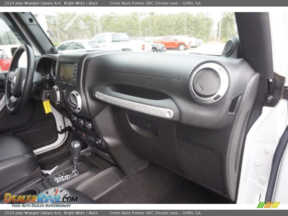 2014 Jeep Wrangler Sahara 4x4 Bright White / Black Photo #18