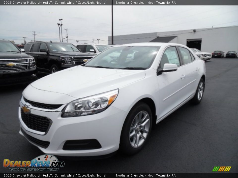 Front 3/4 View of 2016 Chevrolet Malibu Limited LT Photo #1