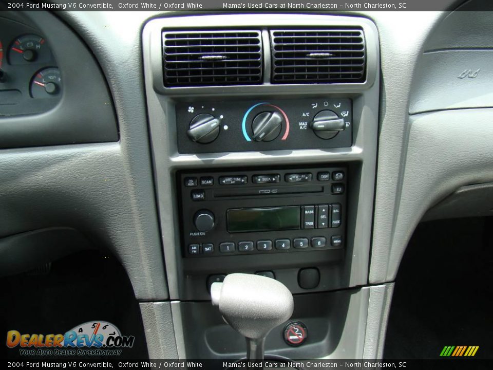 2004 Ford Mustang V6 Convertible Oxford White / Oxford White Photo #15