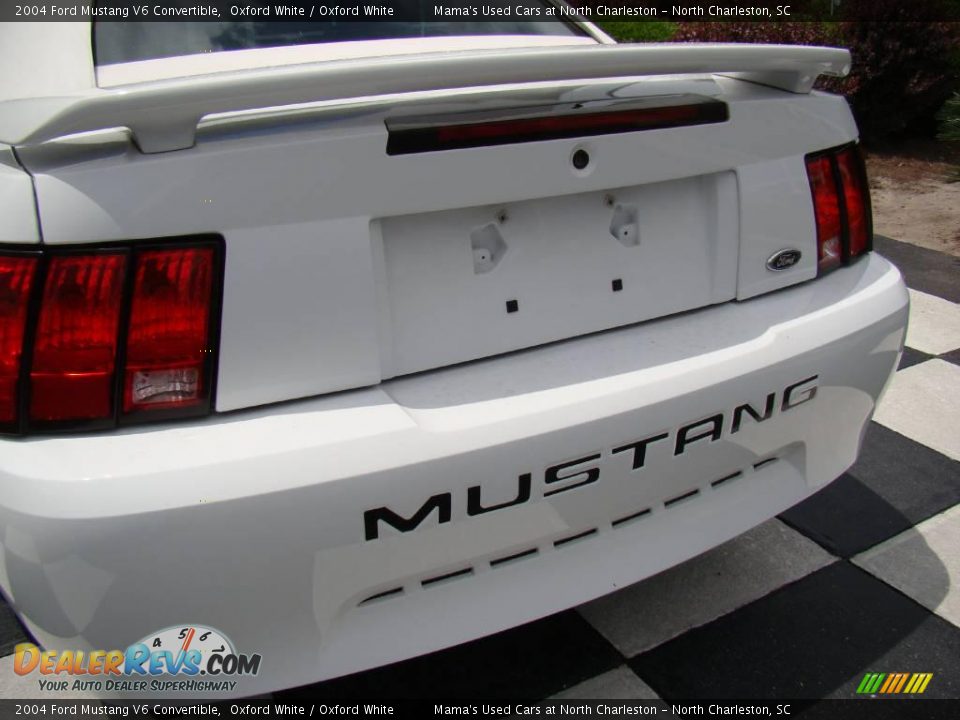 2004 Ford Mustang V6 Convertible Oxford White / Oxford White Photo #24