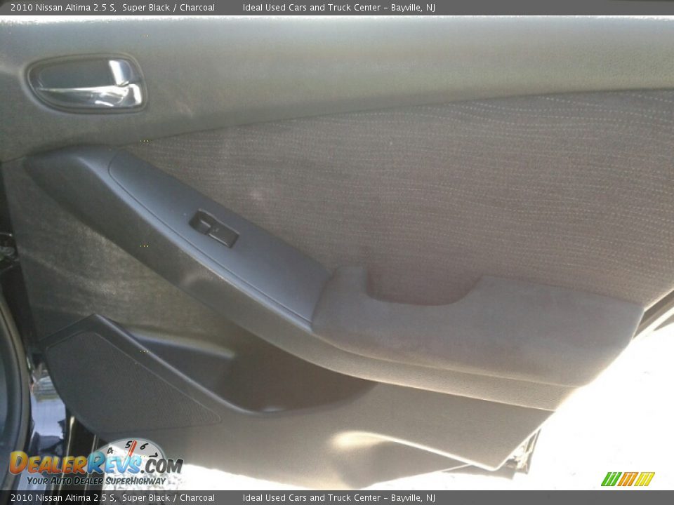 2010 Nissan Altima 2.5 S Super Black / Charcoal Photo #23