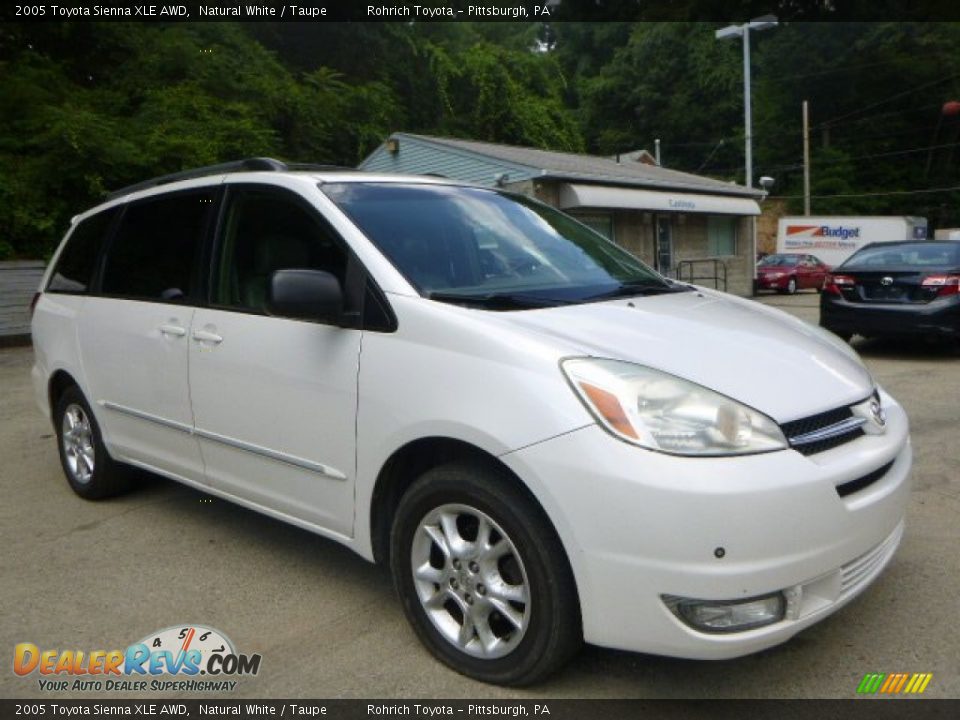 Front 3/4 View of 2005 Toyota Sienna XLE AWD Photo #1
