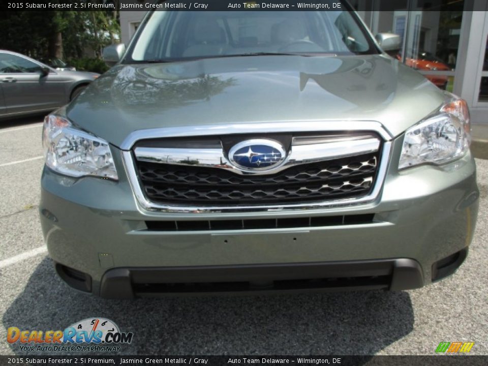 2015 Subaru Forester 2.5i Premium Jasmine Green Metallic / Gray Photo #2