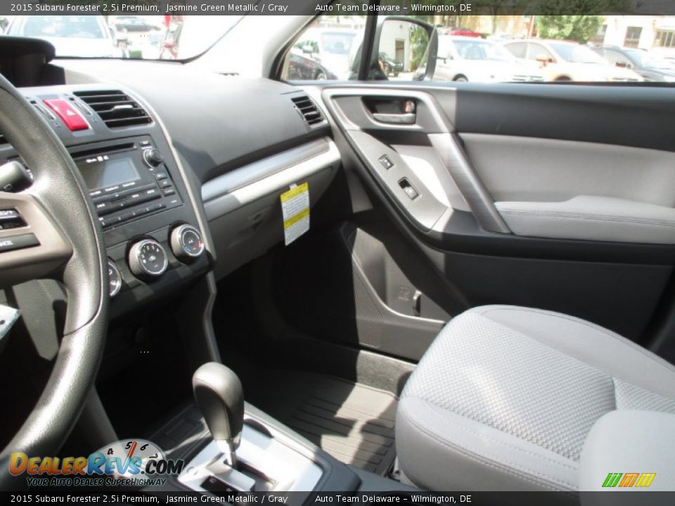2015 Subaru Forester 2.5i Premium Jasmine Green Metallic / Gray Photo #11